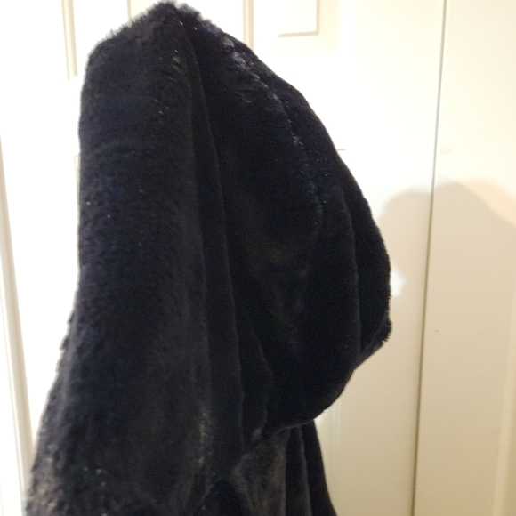 Extremely soft fur jacket - Picture 3 of 3